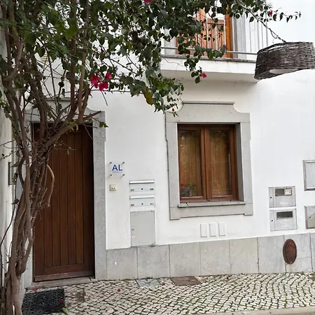 Artist In Historic Centre Apartment *